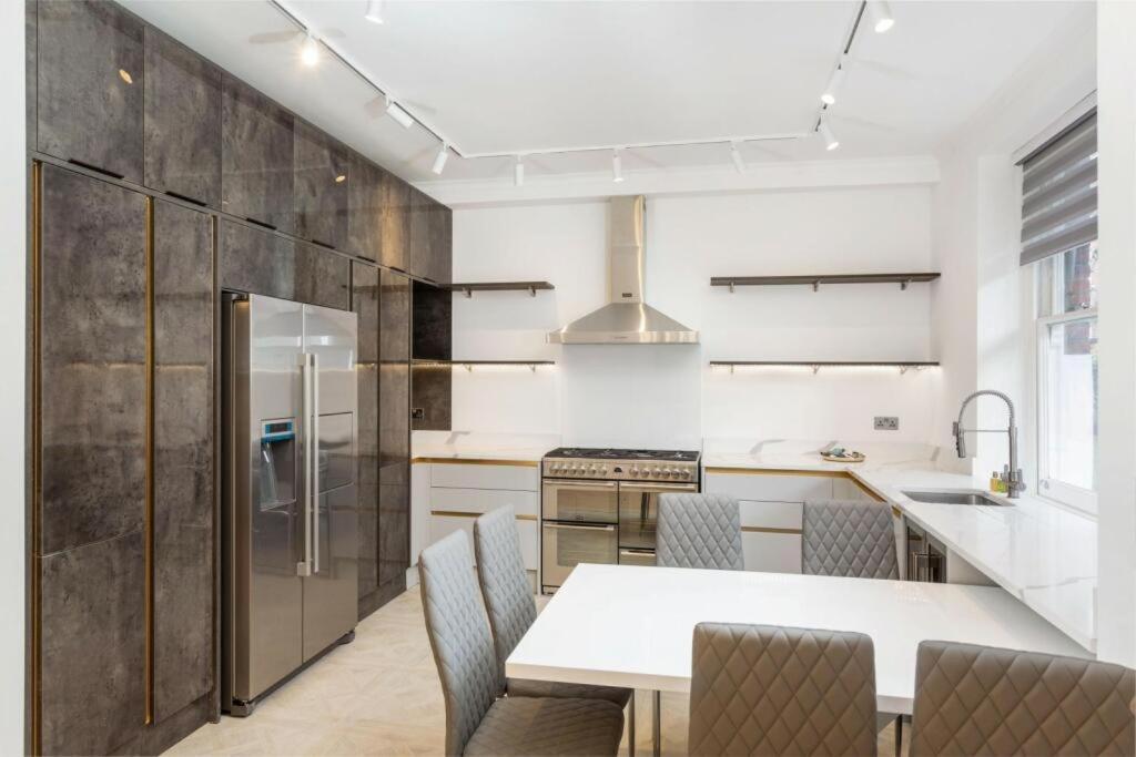 Modern Chelsea Flat, 3Bd 2Bath, With Parking Apartment Лондон Екстериор снимка