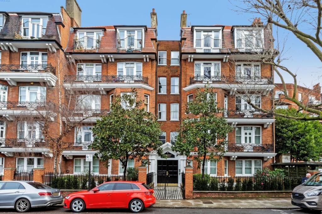 Modern Chelsea Flat, 3Bd 2Bath, With Parking Apartment Лондон Екстериор снимка