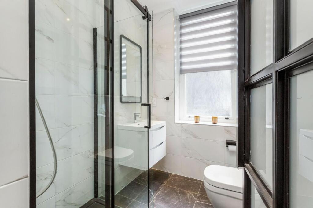 Modern Chelsea Flat, 3Bd 2Bath, With Parking Apartment Лондон Екстериор снимка